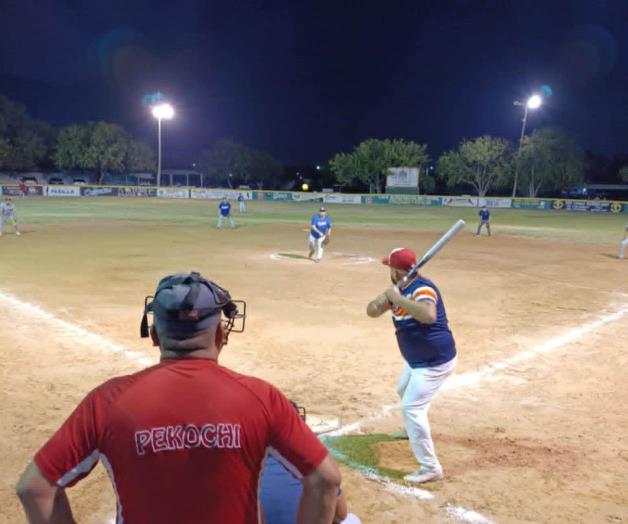 Los Reales arrasan en la Liga Burocr&aacute;tica de Softbol