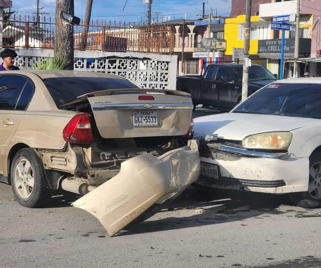 Después de un pleito en la plaza principal de Valle Hermoso: Terminan pelea con choque de vehículos Después de un pleito en la plaza principal de Valle Hermoso: Terminan pelea con choque de vehículos