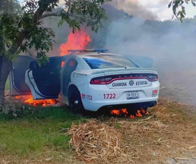 Corto circuito provoca incendio de patrulla en González