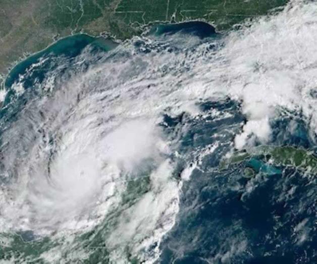 Hurac&aacute;n Milton vuelve a categor&iacute;a 5; se aleja de Yucat&aacute;n