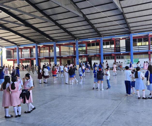 Regresan a clases en Secundaria 6 tras la explosi&oacute;n en Reynosa