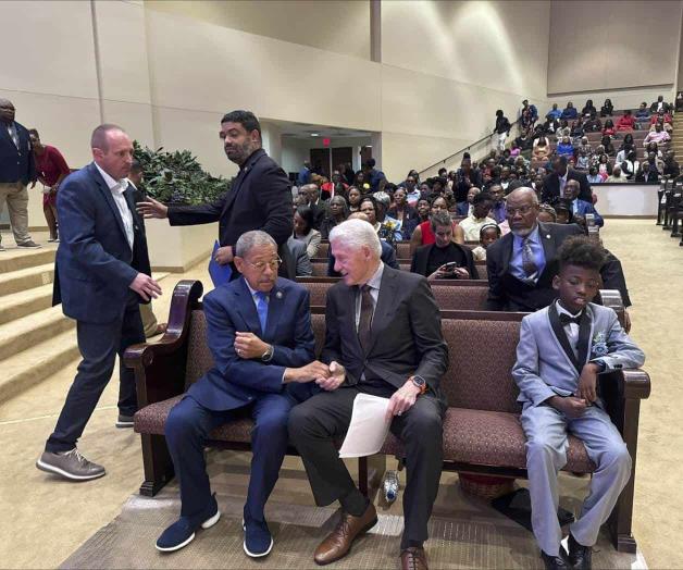 Alienta Clinton a los votantes rurales negros a ir a las urnas Alienta Clinton a los votantes rurales negros a ir a las urnas