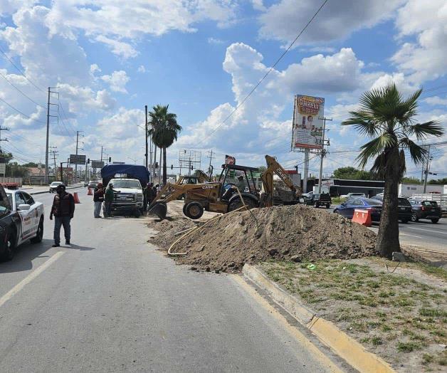 Congestiona vialidad el retiro de camell&oacute;n en Bulevar Hidalgo de Reynosa
