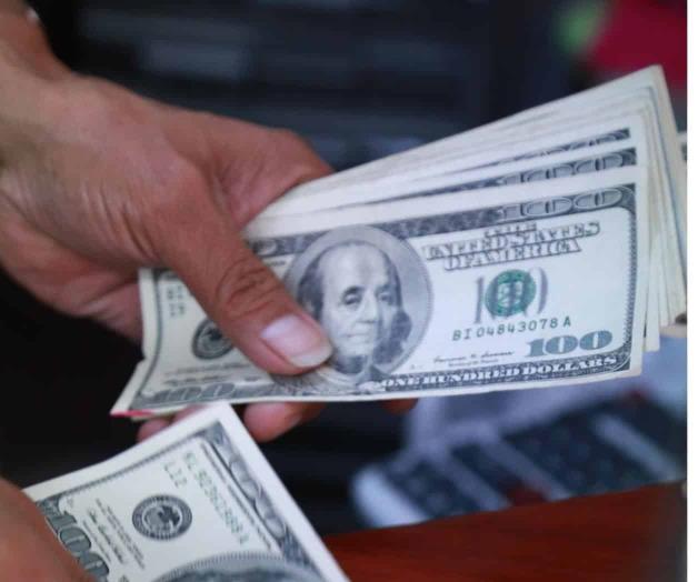 Precio del dólar supera los 20 pesos al mayoreo Precio del dólar supera los 20 pesos al mayoreo