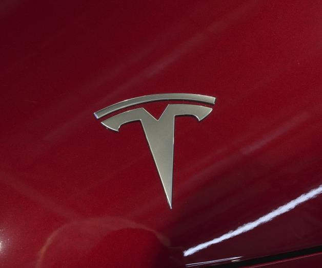 Investigan sistema autónomo de conducción de Tesla por muerte de peatón