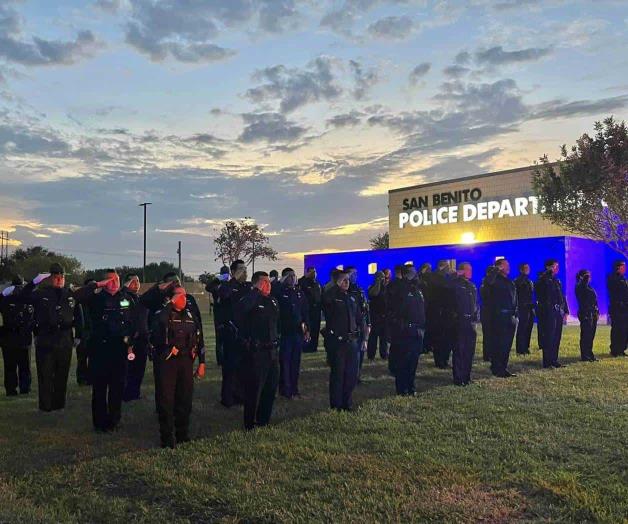 Homenaje a Milton Reséndez: Celebran vigilia con velas en memoria de un policía