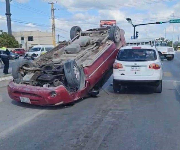 Se registra choque y volcadura en carretera Reynosa-Monterrey