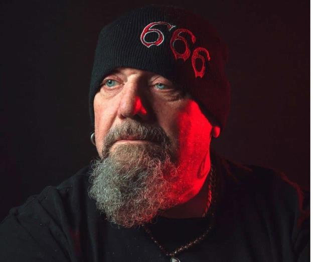 Fallece ex vocalista de Iron Maiden Fallece ex vocalista de Iron Maiden