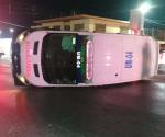 Termina ambulancia privada volcada en bulevar Hidalgo de Reynosa