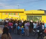 Ponen padres de familia cadenas a entrada de jardín Independencia de Reynosa