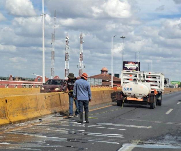 Tr&aacute;fico lento en el Puente Broncos por labores de lavado