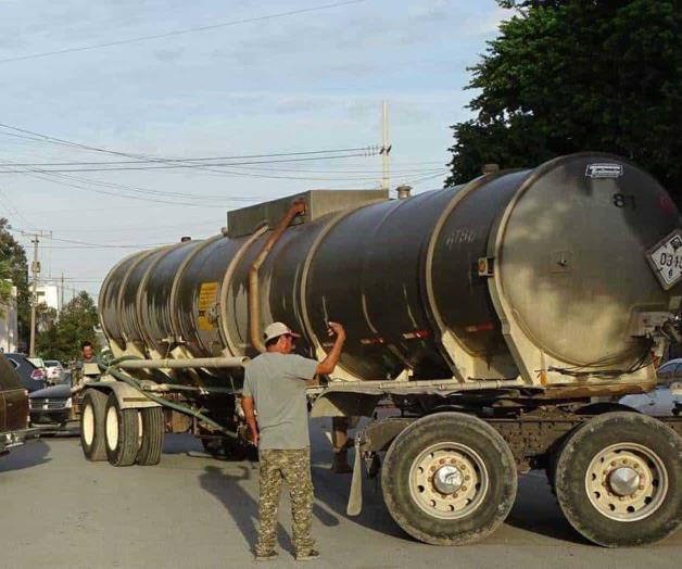 Padres en alerta por pipa de combustible Padres en alerta por pipa de combustible