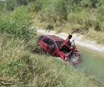 Accidente vehicular en canal desalinizador de Reynosa