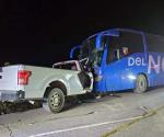 Encontronazo entre autobús y camioneta en Viaducto Reynosa