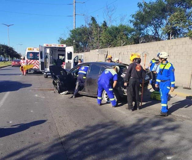 Deja accidente dos personas lesionadas