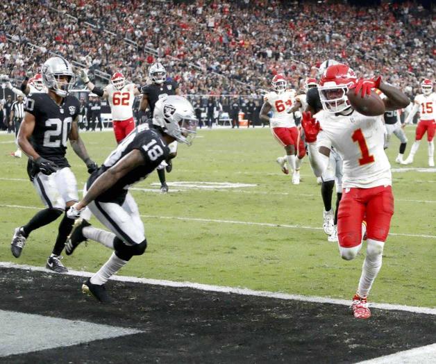 Chiefs se mantienen invictos Chiefs se mantienen invictos