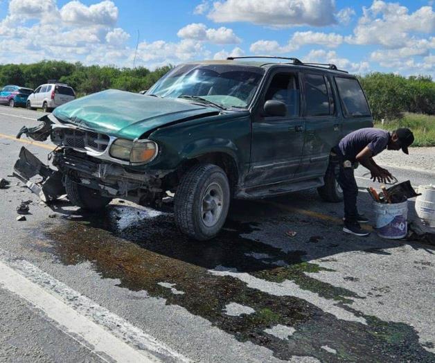 Fallan frenos y choca en Libramiento al puente internacional Reynosa-Pharr Fallan frenos y choca en Libramiento al puente internacional Reynosa-Pharr