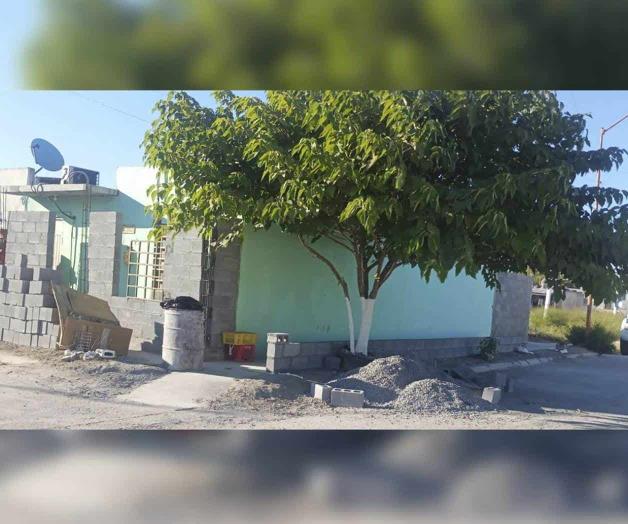 Acusan vecinos a predicadora: Amplía casa en espacio público