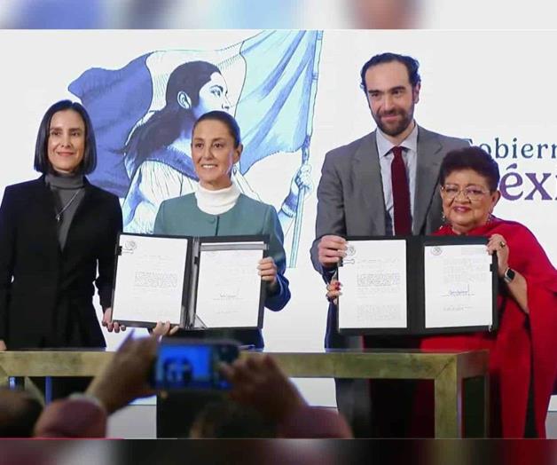 Claudia Sheinbaum firma decreto para hacer a Pemex y CFE empresas públicas