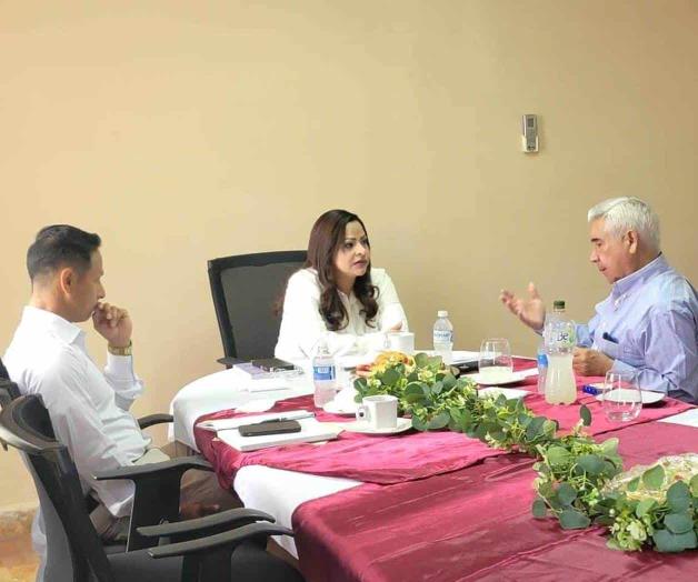 Recibe alcaldesa al delegado de Segob