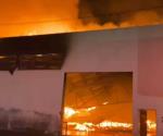Incendio de bodegas de tarimas en Salinas Victoria