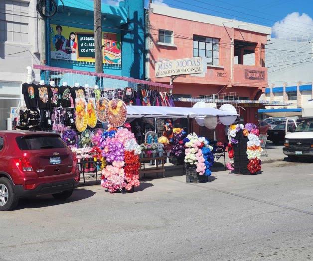 Por celebraci&oacute;n de D&iacute;a de Muertos: Arreglos desde 50 a 300 pesos