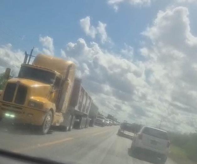 Filas kilométricas en el retén de la Y en San Fernando Filas kilométricas en el retén de la Y en San Fernando