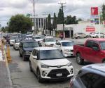 Afecta a ambos lados de la frontera: Lentitud migratoria causa largas filas en los cruces