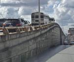 Usan Puente ´Broncos´ microbuses y tráileres en Reynosa