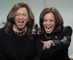 Kamala Harris en Saturday Night Live junto a Maya Rudolph