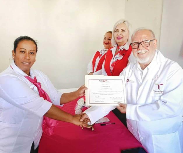 En clinica de San Fernando: Certifican a  trabajadores de la salud