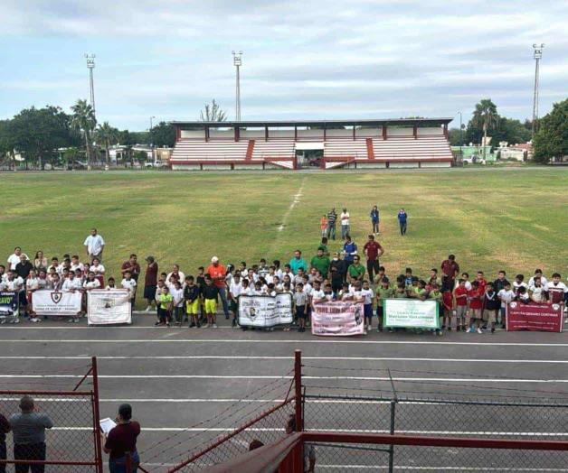 Compiten  estudiantes en deportes