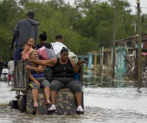 Golpeada por ciclón ´Rafael´: Drama en Cuba