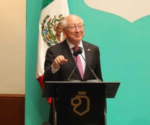 Relación México-EU rebasa a la política.- Ken Salazar