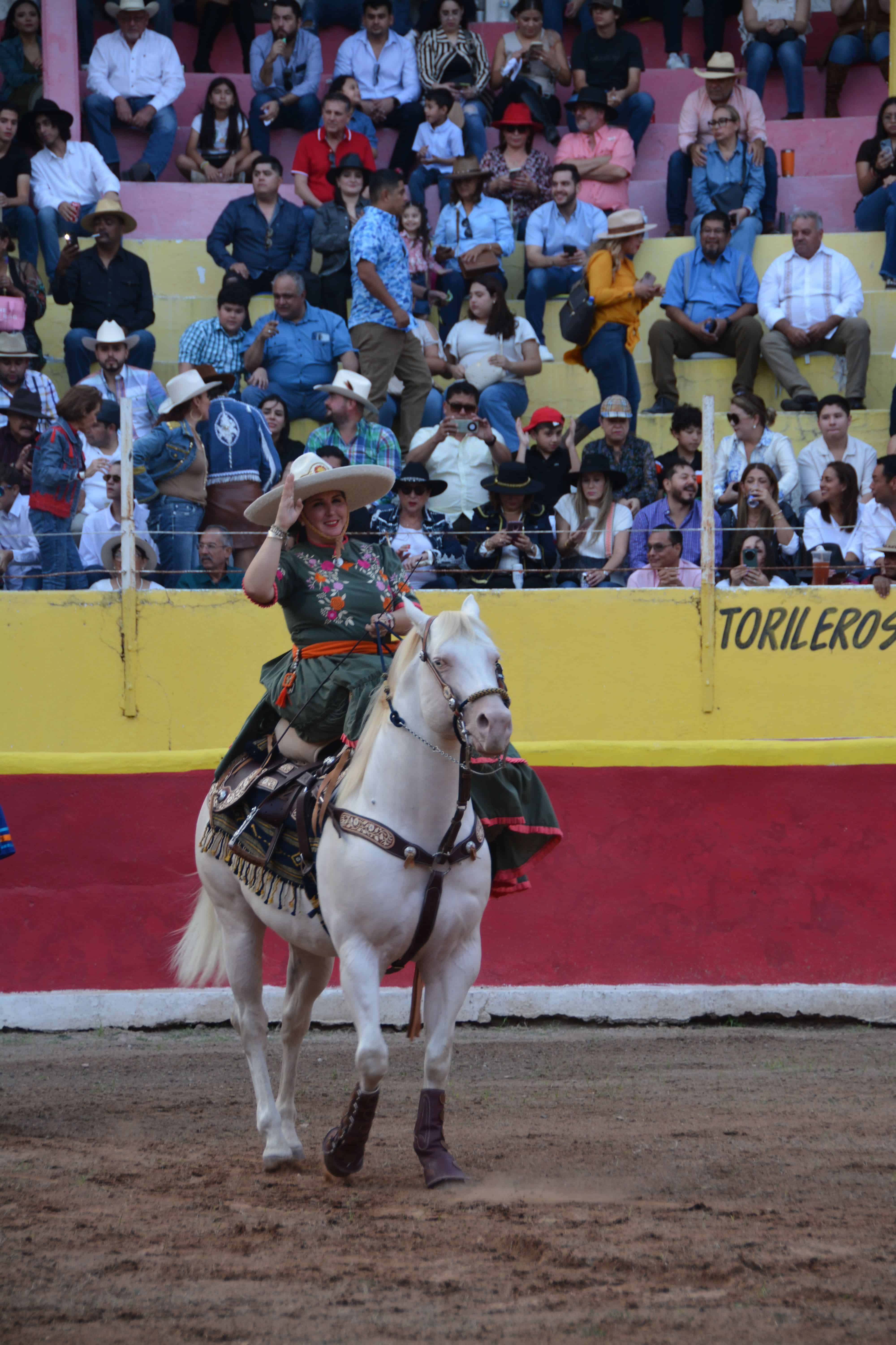 Irasema Cantú García, encargada de partir plaza.