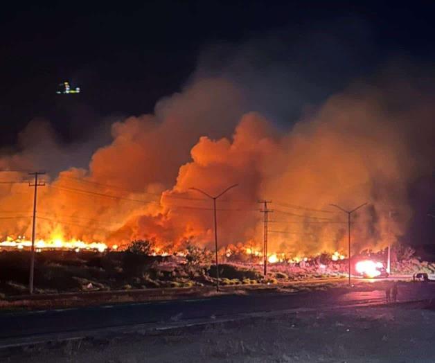 A espaldas de clínica 270 del IMSS: Alarma por gigantesco incendio de un pastizal