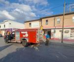 Atienden Bomberos cortocircuito en una carnicería y tienda de Cd. Miguel Alemán