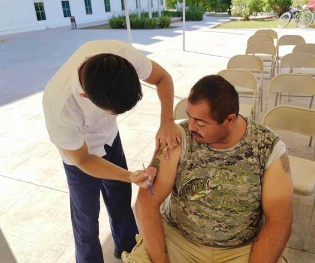 Invita alcalde a vacunarse