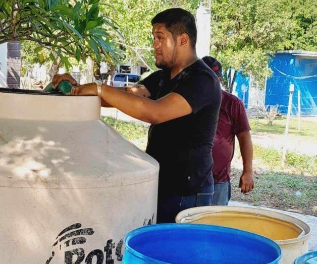 Llevan agua a la Laguna