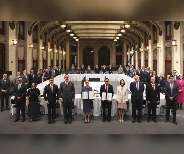 Sheinbaum se compromete a fijar precio m&aacute;ximo de canasta b&aacute;sica