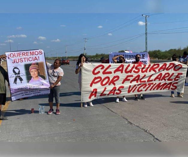 Manifestantes bloquean Puente III en Nuevo Laredo