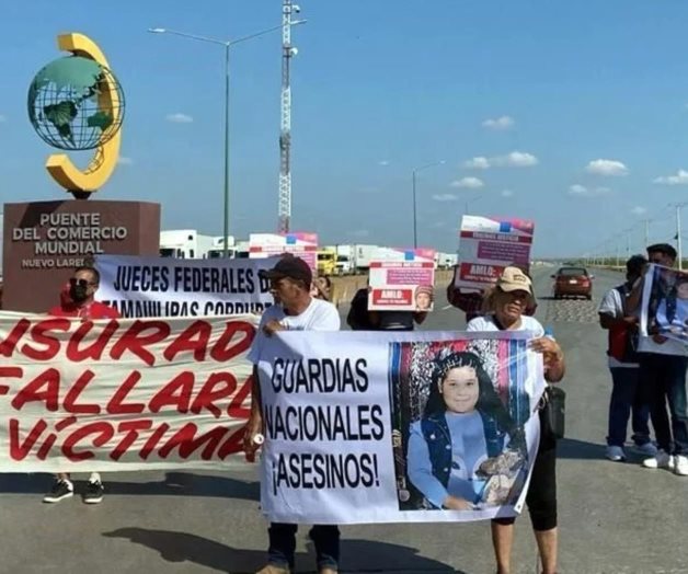 Cierran manifestantes puente 3 de Nuevo Laredo