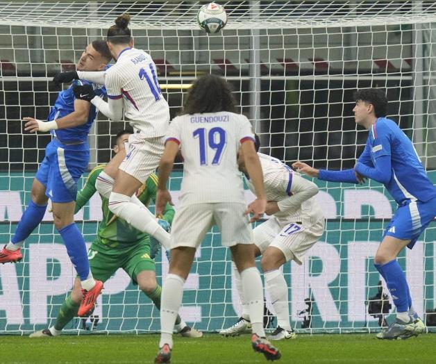 Cae Italia en casa y pierde el liderato