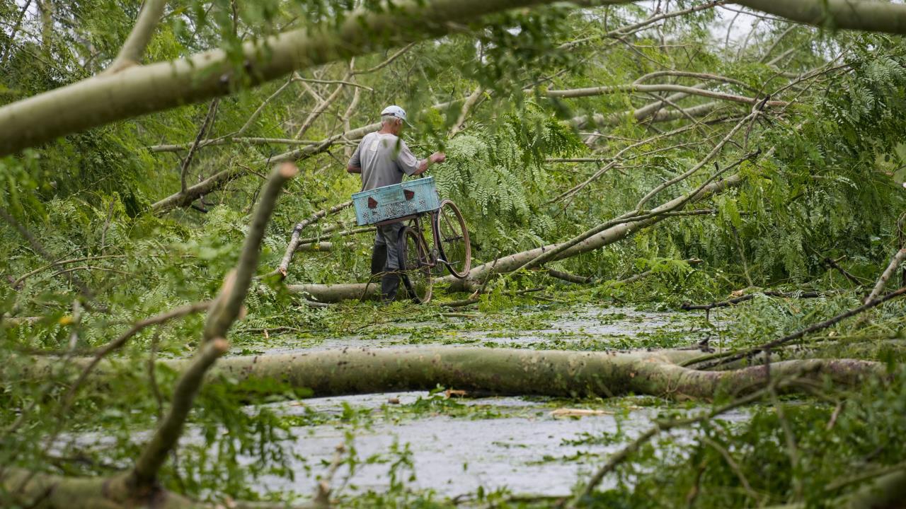 Estudio científico sobre el impacto del cambio climático en la intensidad de los huracanes