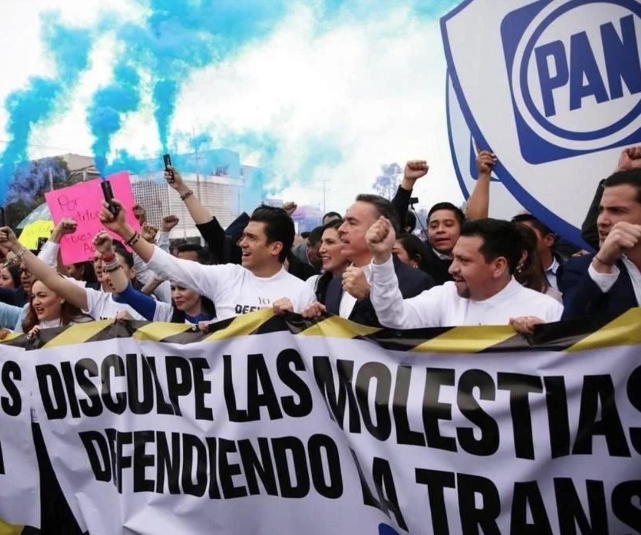 Protestan panistas contra extinción del INAI