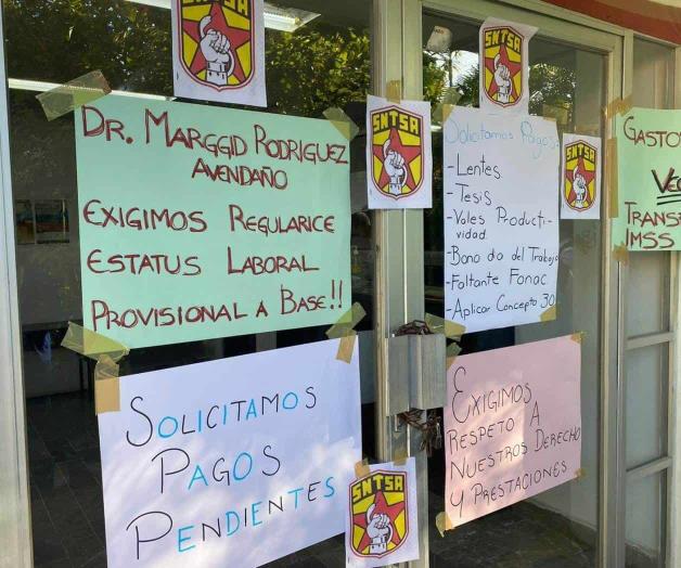Trabajadores de la Jurisdicción Sanitaria Número 1 cierran oficinas en protesta