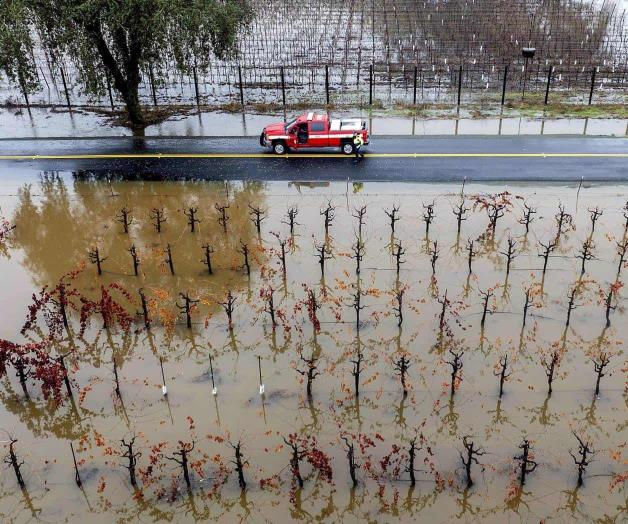 Miles siguen sin luz en Seattle: Azota tormenta a California