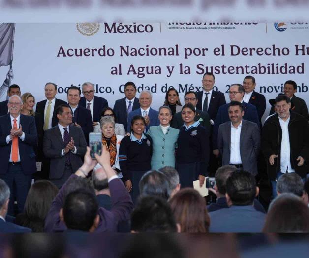 Firma Claudia Acuerdo Nacional por el Derecho Humano al Agua y Sustentabilidad