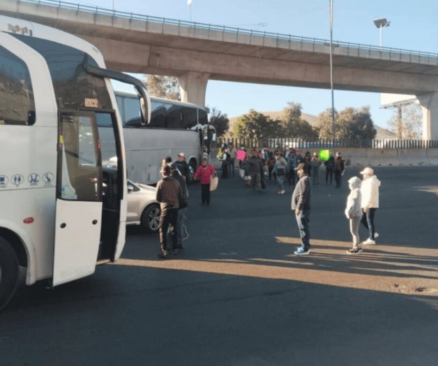Manifestantes bloquean la carretera México-Querétaro Manifestantes bloquean la carretera México-Querétaro