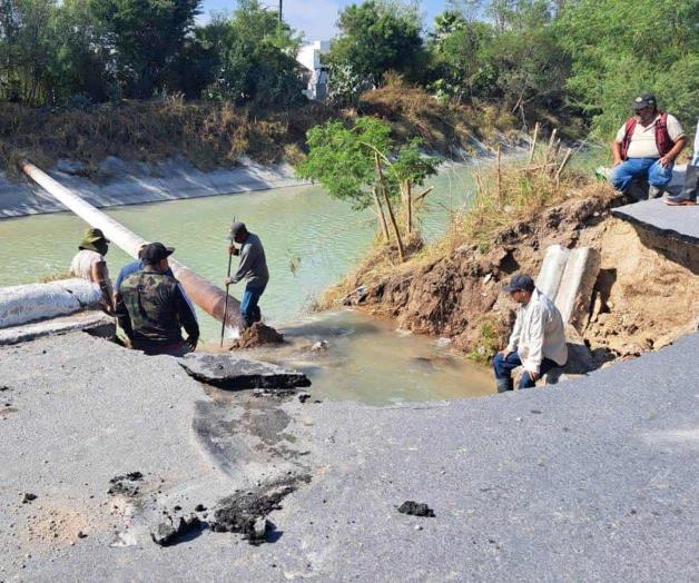 Causa fuga de agua socavón en Colonia Loma Alta de Reynosa Causa fuga de agua socavón en Colonia Loma Alta de Reynosa